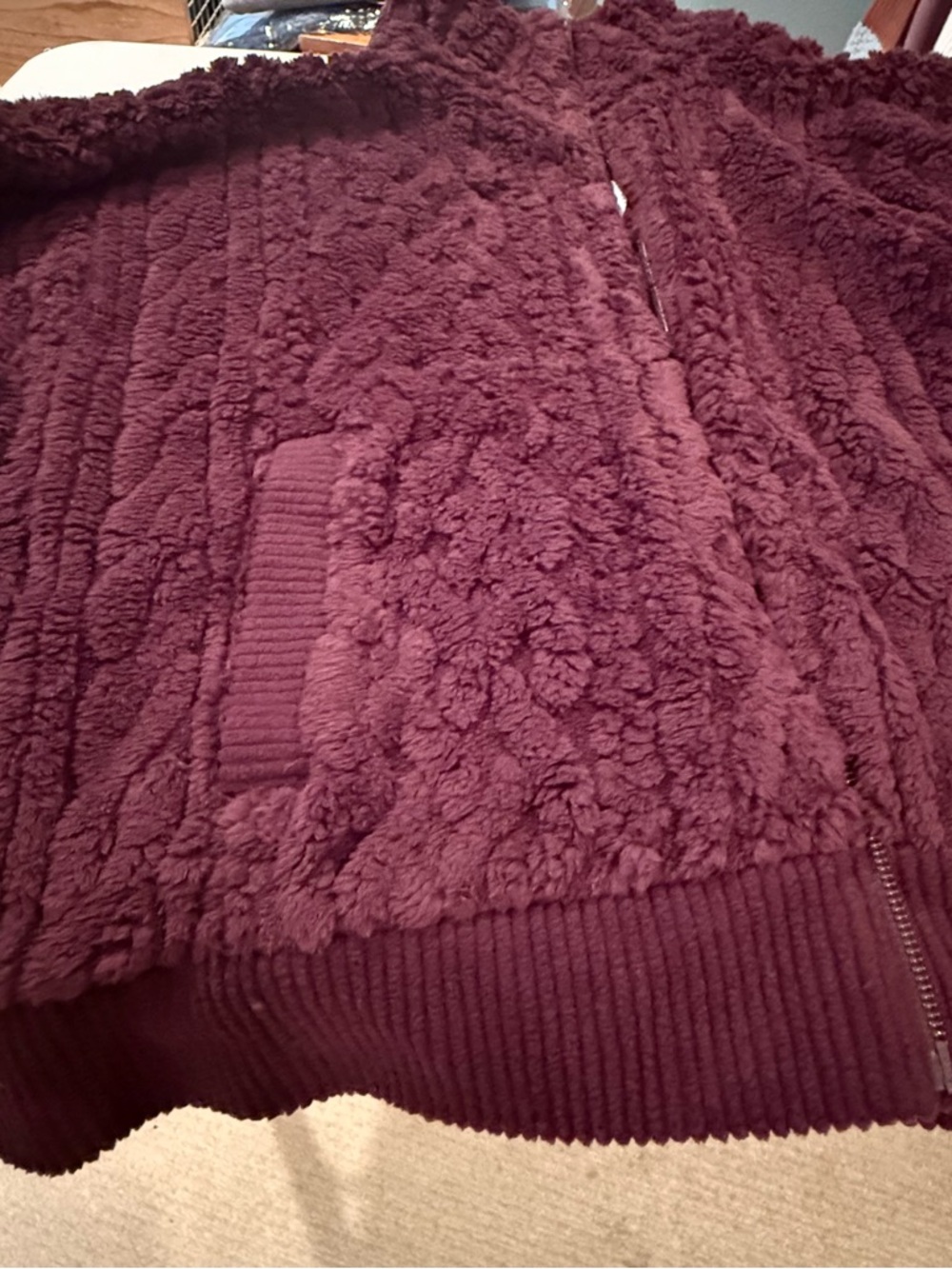 American Eagle Cable Sherpa Full Zip-Up Sweatshirt in Burgundy - Picture 4 of 10